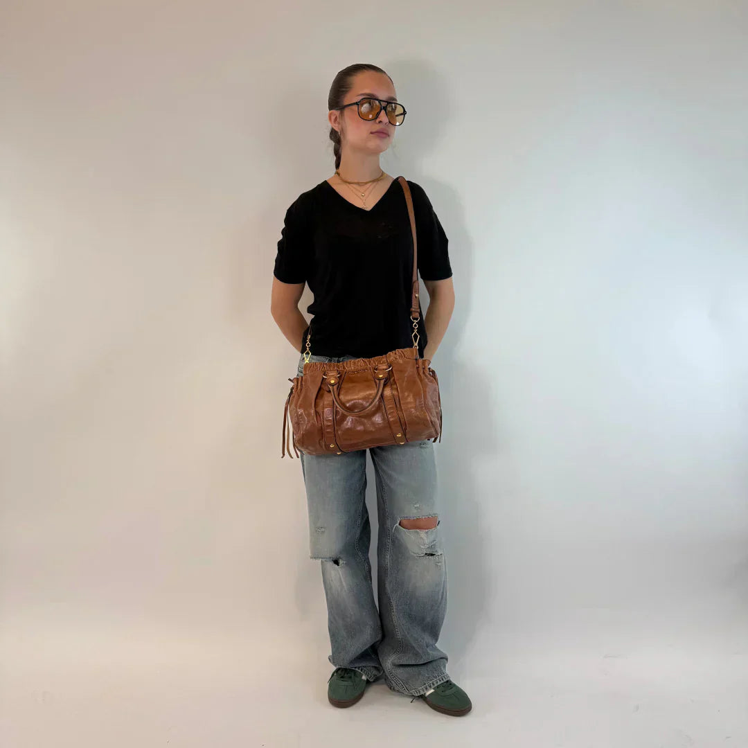 🔥 Pre-owned Miu Miu handbag Vitello Lux with shoulder strap made of dark brown leather 🔥