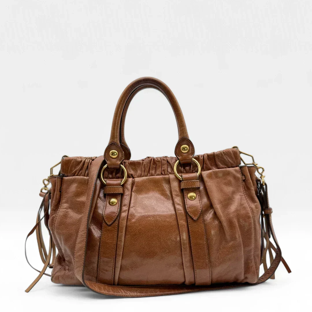 🔥 Pre-owned Miu Miu handbag Vitello Lux with shoulder strap made of dark brown leather 🔥