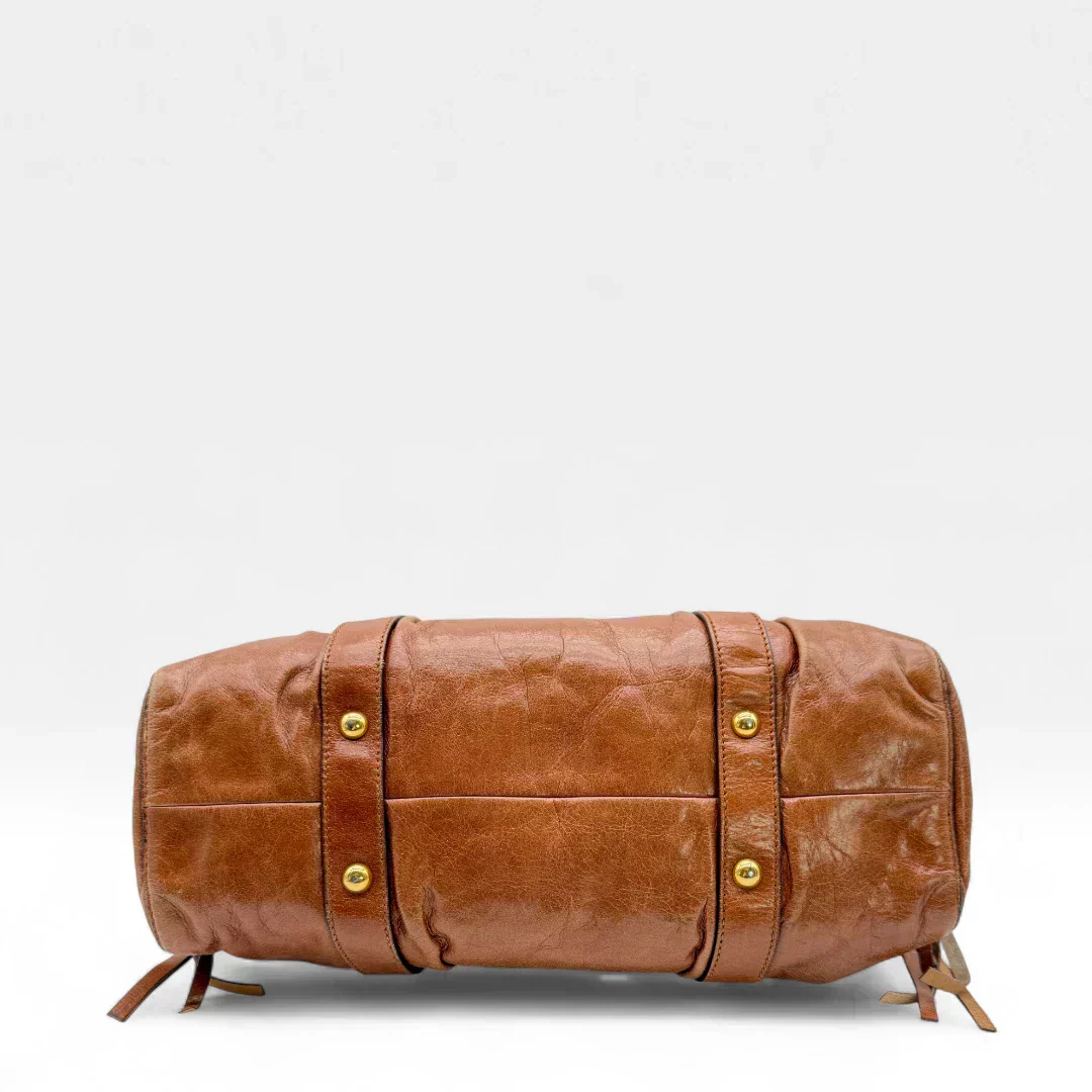 🔥 Pre-owned Miu Miu handbag Vitello Lux with shoulder strap made of dark brown leather 🔥