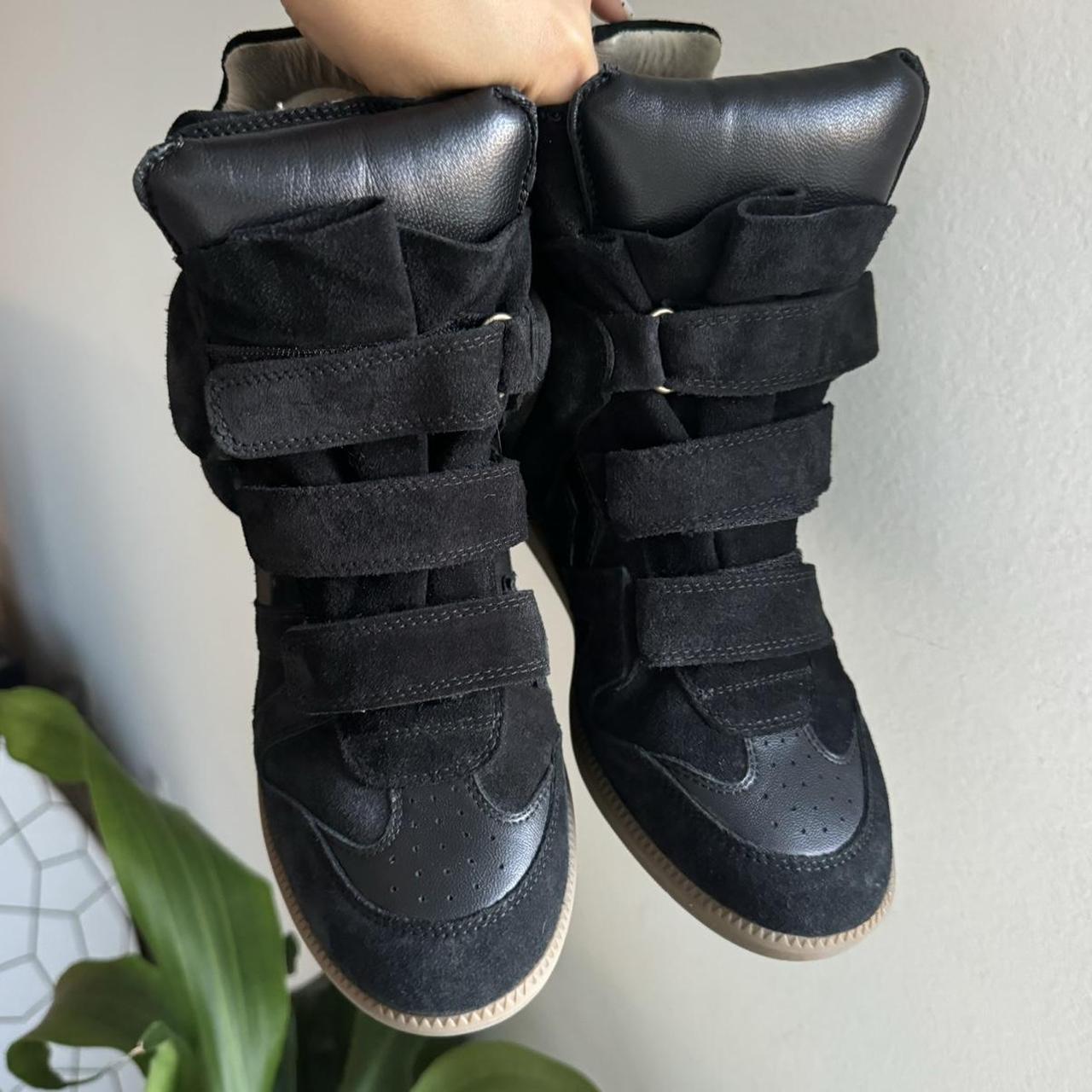 Isabel Marant Women's Black and Navy Trainers